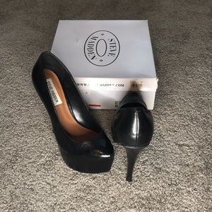 Steve Madden Black Leather Pump